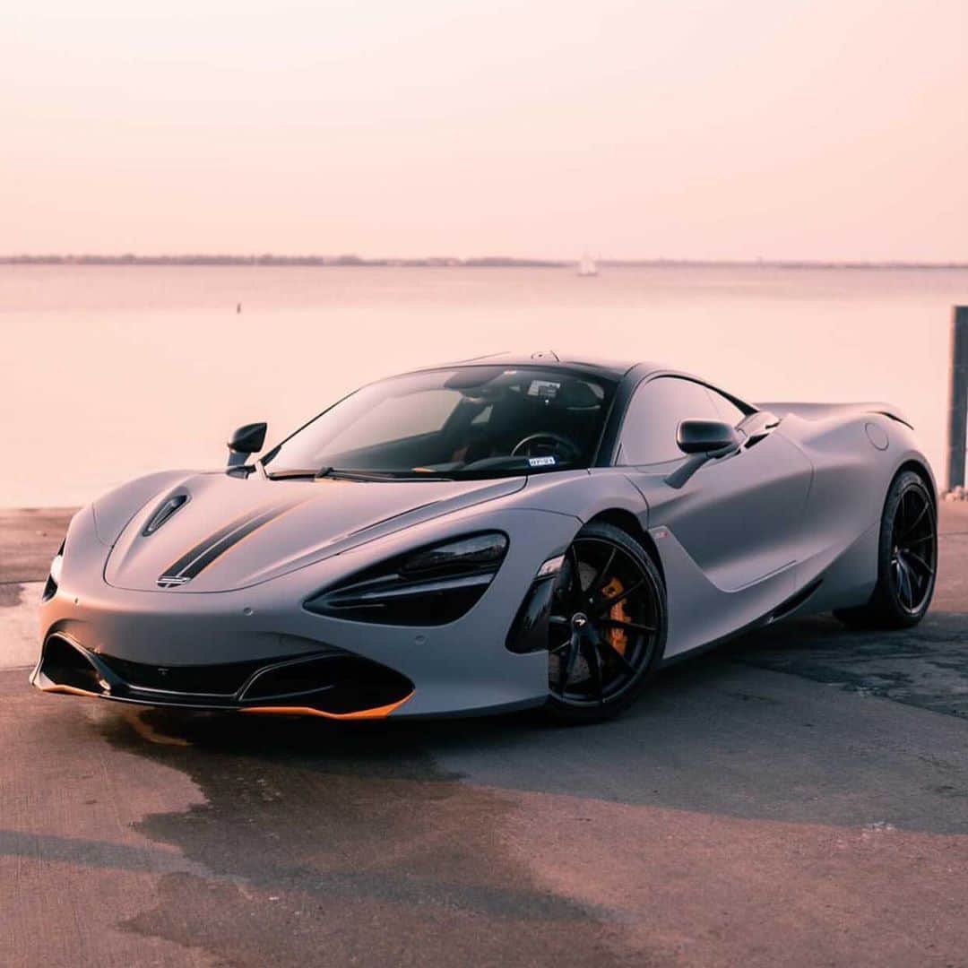 CarsWithoutLimitsさんのインスタグラム写真 - (CarsWithoutLimitsInstagram)「Congrats to @sarj_521 on the newest upgrade to the 720s 🌅 Photos @tamiiir7   #carswithoutlimits #mclaren #720s」11月11日 8時42分 - carswithoutlimits