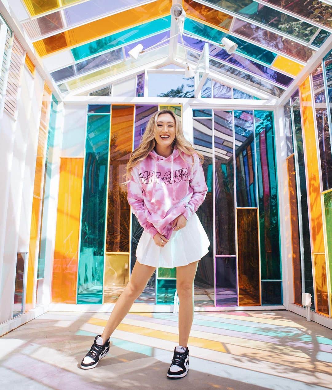 Lauren Riihimakiさんのインスタグラム写真 - (Lauren RiihimakiInstagram)「TIE DYE KITS & ART CLUB WHITE COLLECTION IS DROPPING THIS SUNDAY 🌈✨🙌🏻 . set your alarms bc it’s FINALLY 👏🏻 HAPPENING 👏🏻 shop.laurdiy.com this sunday nov 15th @ 9AM PST. Comfy ass sweats, equally comfy ass sweatshorts, also comfy ass hoodie and the TIE DYE KITS 🌈! photographer: @blackprints」11月11日 8時51分 - laurdiy