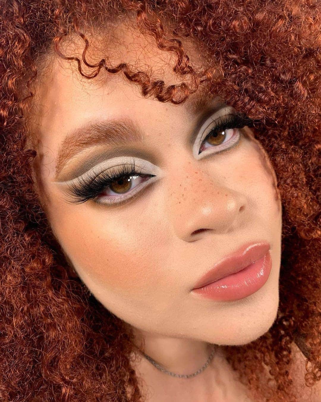 NYX Cosmeticsさんのインスタグラム写真 - (NYX CosmeticsInstagram)「@nataliadorbat wears our Born To Glow Radiant Concealer + Suede Matte Lip Liner in 'Cold Brew' + Butter Gloss to complete this stunning slay ✨ • #icedathome #nyxcosmetics #crueltyfreebeauty」11月11日 8時53分 - nyxcosmetics