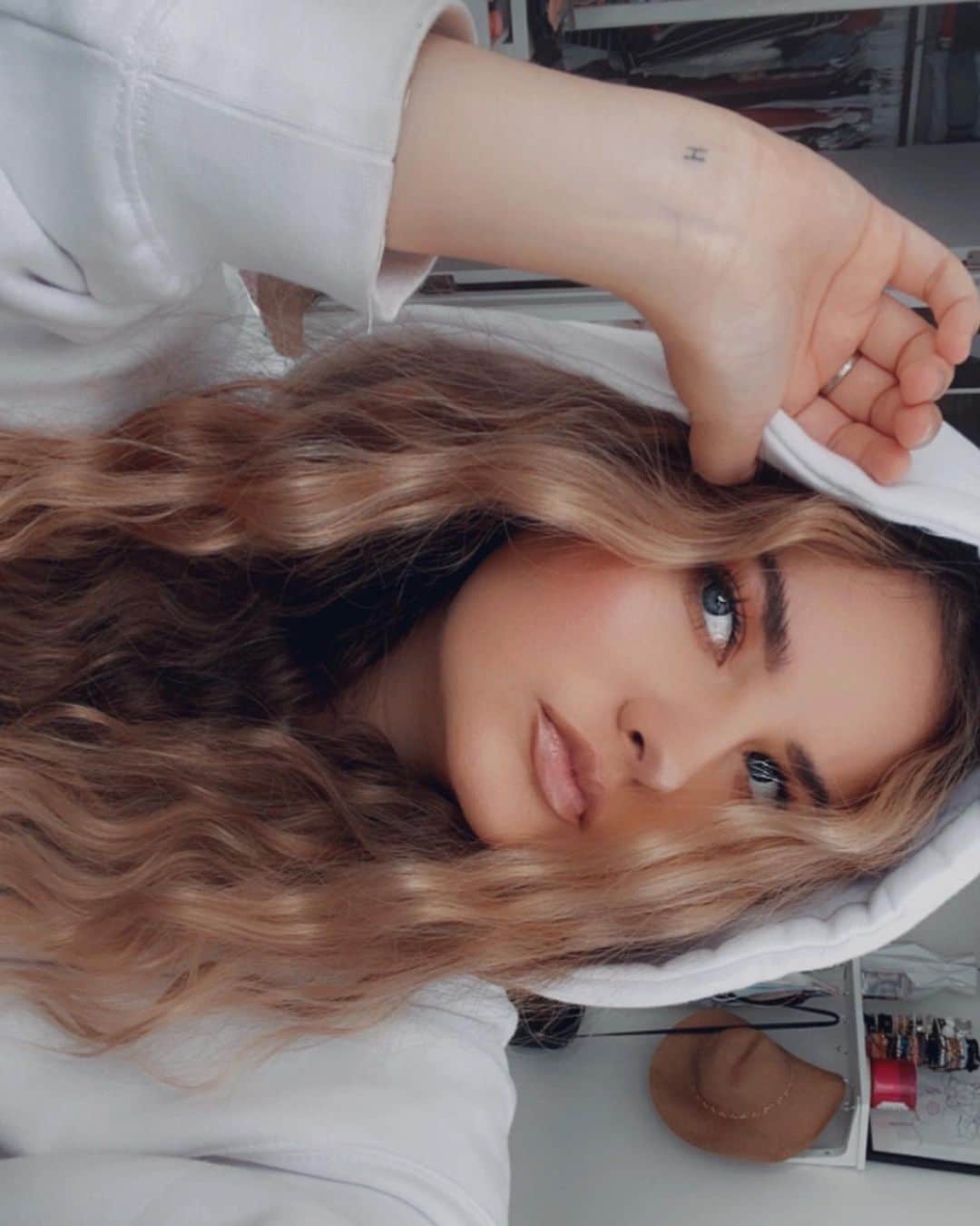 Brooke Marie Hylandのインスタグラム：「blaming day light savings for my mood 🌙 :,)」