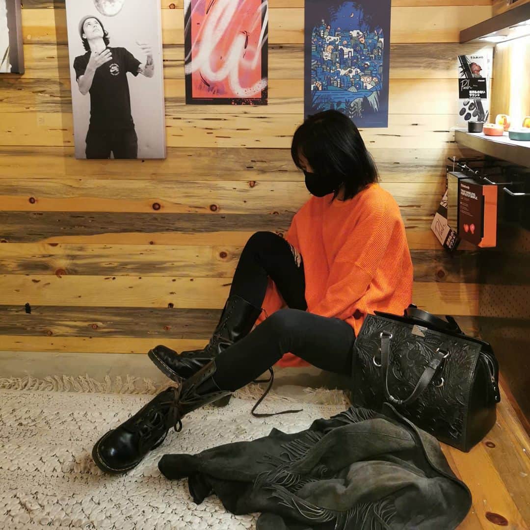 脇田恵子のインスタグラム：「🖤🧡🍊🖤」