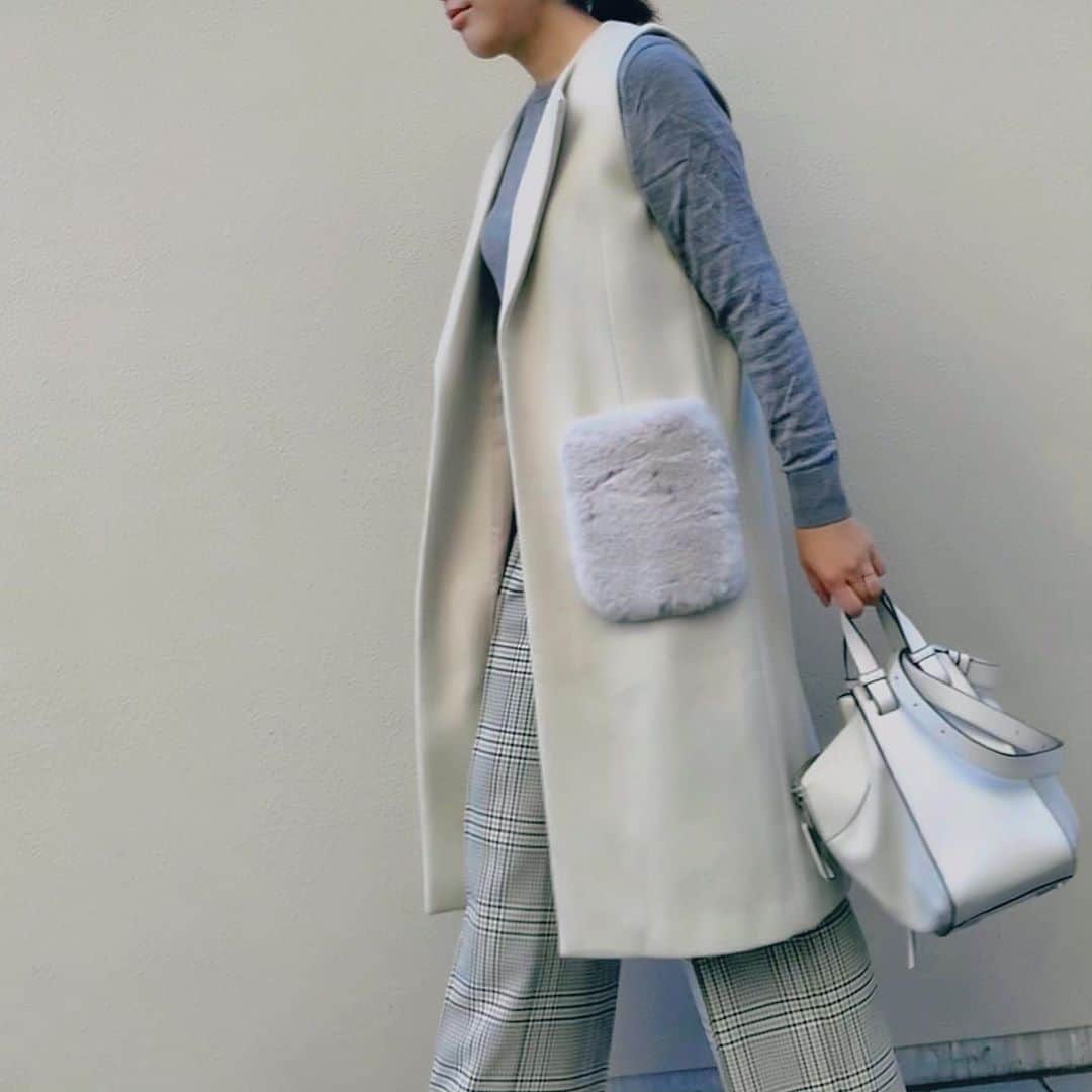 aki_closetのインスタグラム：「. おチビが最近保育園に出かける時にlet's go！と言うと ご〜！と言ってくれる笑  . 今日は忙しい一日 お気に入り着てお出かけ行ってきます♡ . #bluelea #uniqlo #loewe . #おチビ母に付き合ってくれてありがとう#おしゃべりがだいぶ上達になりました 👏」