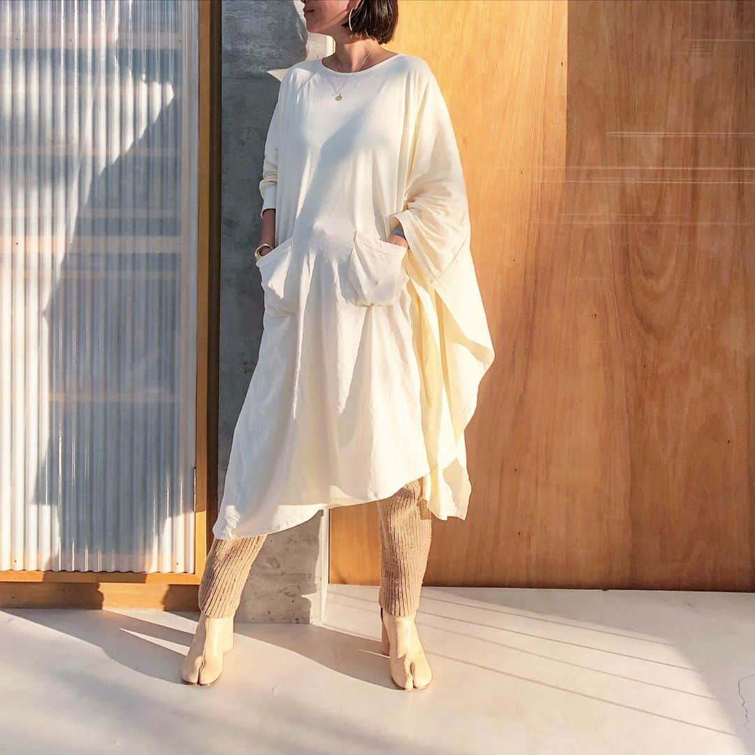 Shikica Tokyo & KiiRAのインスタグラム：「COTTON ASYNMMETRY PONCHO OP NEP TWEED KNIT PANTS . . #kiira #21aw #collection」