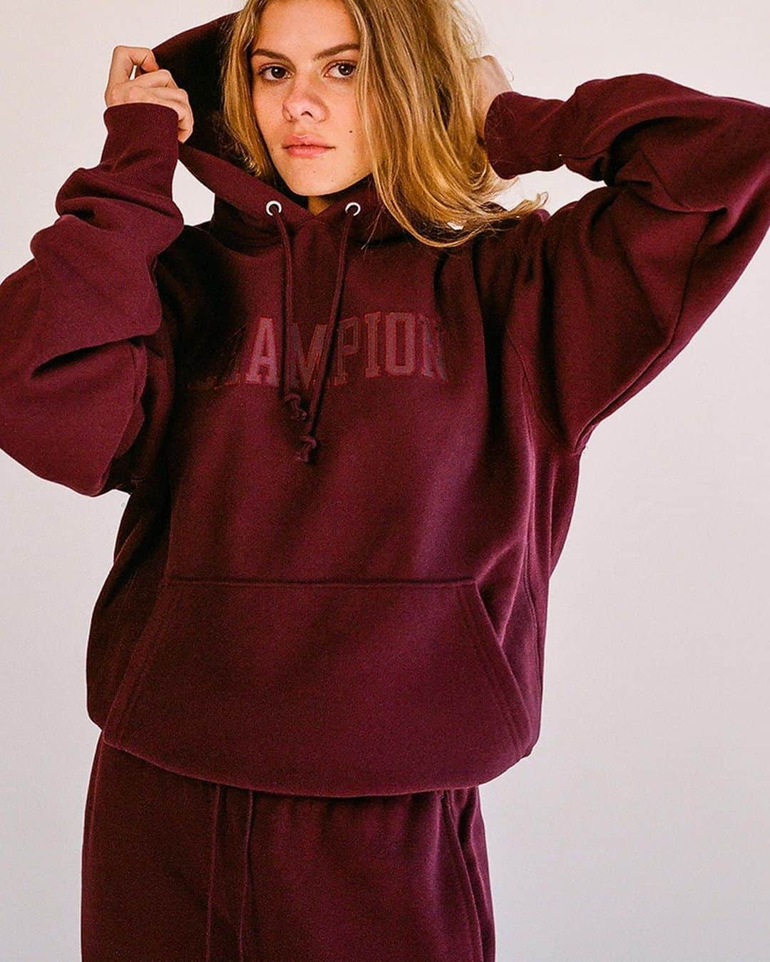 Urban Outfittersさんのインスタグラム写真 - (Urban OutfittersInstagram)「New arrivals from @champion came right on time for all those chilly nights ahead. Tap to shop!」11月11日 9時31分 - urbanoutfitters