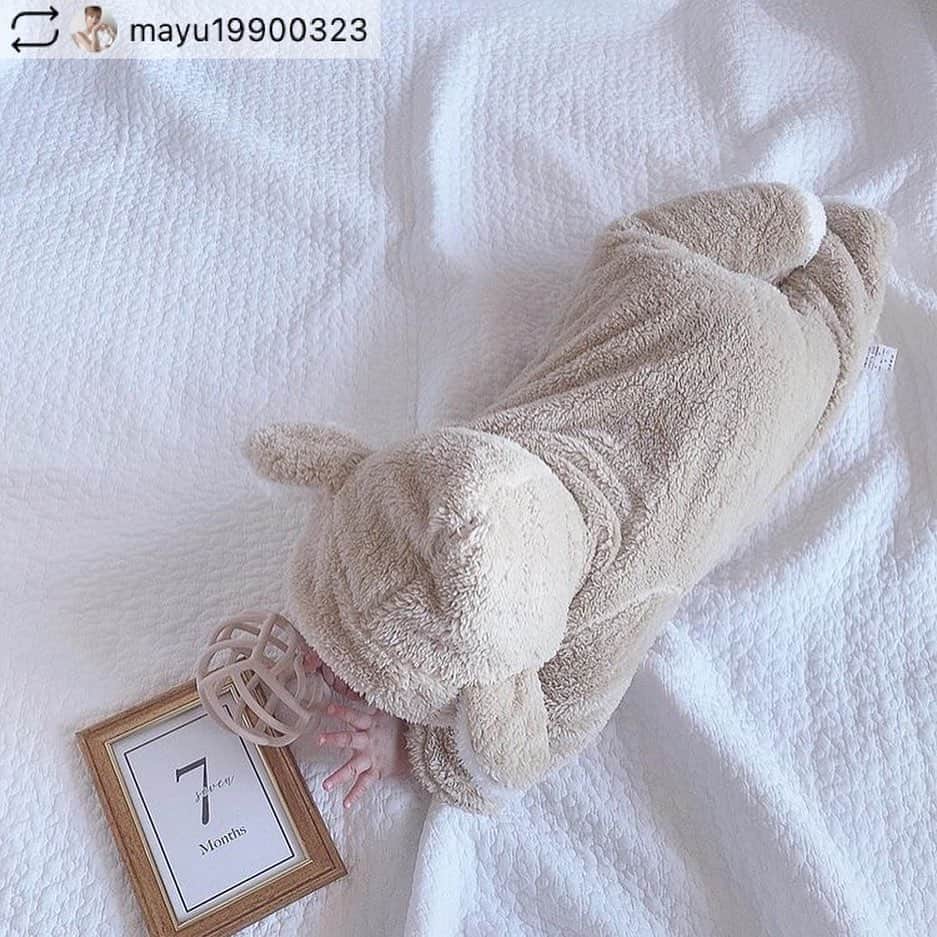 高橋沙弥華のインスタグラム：「リポストさせていただきます👩🏼💓 もこもこくまちゃん可愛い😍 . . . . . .  7 months👶❤️ モコモコのお洋服着せてみた🥺  @selectshop.selepuu のです🐻 くまちゃん可愛すぎる❤️ 息子撮りすぎて携帯の容量がいっぱいになってしまった💨 みなさん携帯の容量いっぱいになったらどうしてますか？🤢 写真にもしたりしてるけど 画像を消したくないという🤣笑 厳選していこうかな〜📸💔 . . #生後7ヶ月 #生後7ヶ月男の子  #男の子ベビー  #令和2年ベビー  #男の子ママ  #7ヶ月フォト #セルフフォト #せるふぃー @mayu19900323」