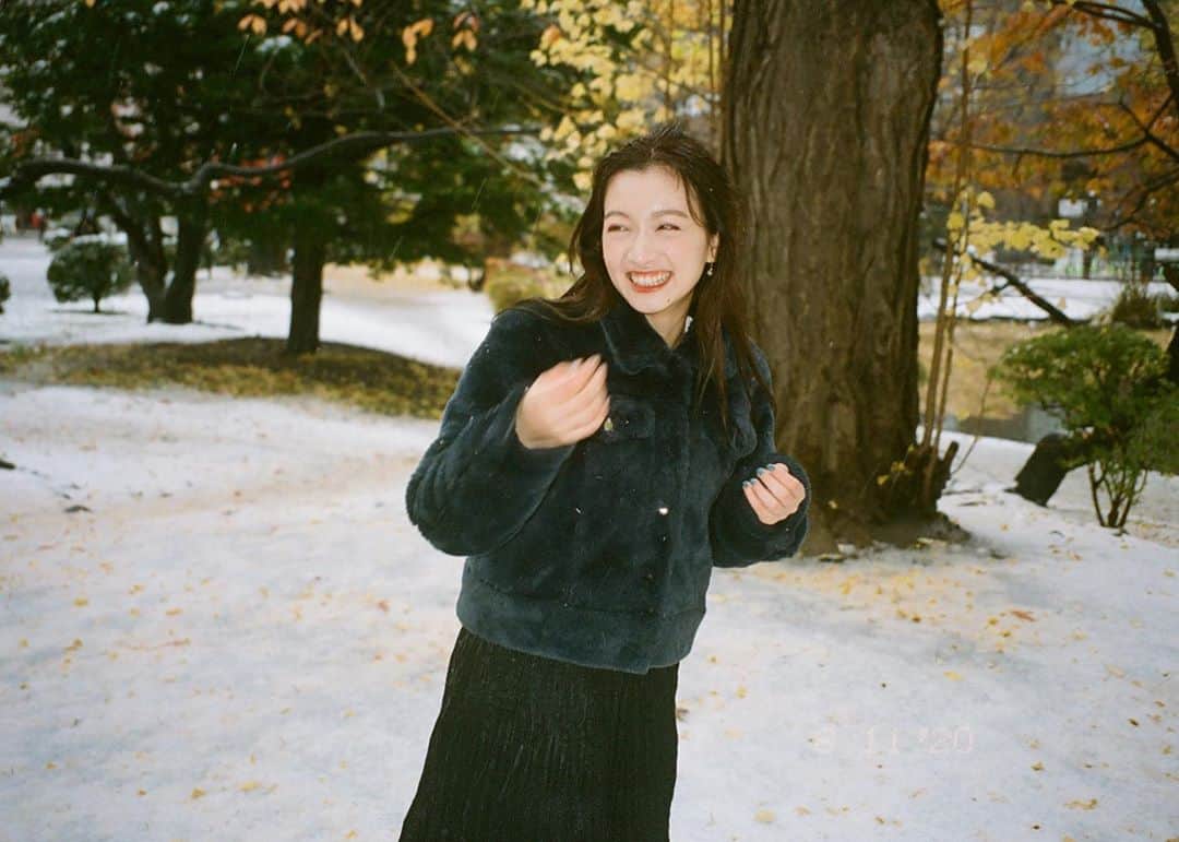 masayuki nittaさんのインスタグラム写真 - (masayuki nittaInstagram)「. 雪を先取り☃️🦀 . 0℃の北海道。 35mmフィルムで写真を始めたときの気分を思い出した。 読みかけの小説が少しだけ進んだ。 仕事にすることを辞めることで、 一生ものの趣味を手に入れた。 #写真家辞めました」11月11日 10時21分 - masayuki_nitta