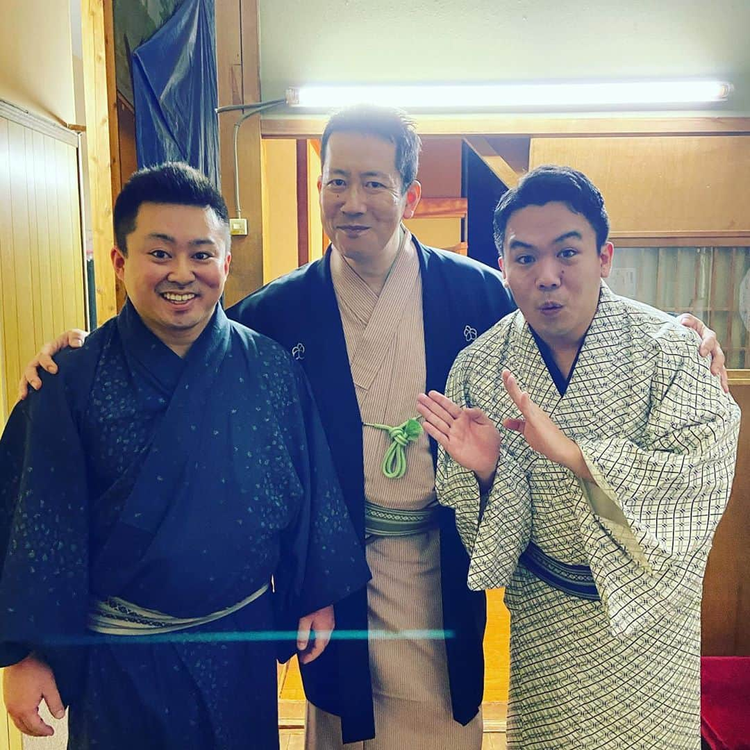 林家木久蔵（2代目）さんのインスタグラム写真 - (林家木久蔵（2代目）Instagram)「あら、初めての流れ。よってパシャリ📸 #浅草演芸ホール #浅草 #寄席 #林家たま平 #林家ぽん平 #2世 #息子 #兄弟 #前座 #二つ目 #真打」11月11日 10時35分 - kikuzo2nd