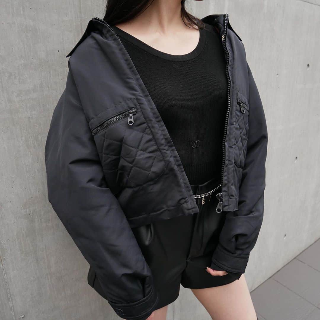 のインスタグラム：「CHANEL Vintage Silk Blouson in Size 38 by @amore_tokyo  Available on website AO17505  Free Shipping Worldwide 📩DM for more info and pricing ➡️info@amorevintagetokyo.com   #AMOREvintage #AMORETOKYO #tokyo #Omotesando #Aoyama #harajuku #vintage #vintageshop #ヴィンテージ #ヴィンテージショップ #アモーレ #アモーレトーキョー #表参道 #青山 #原宿#東京 #chanel #chanelvintage #vintagechanel #ヴィンテージ #シャネル #ヴィンテージシャネル #シャネルヴィンテージ #amorewardrobe #アモーレワードローブ」