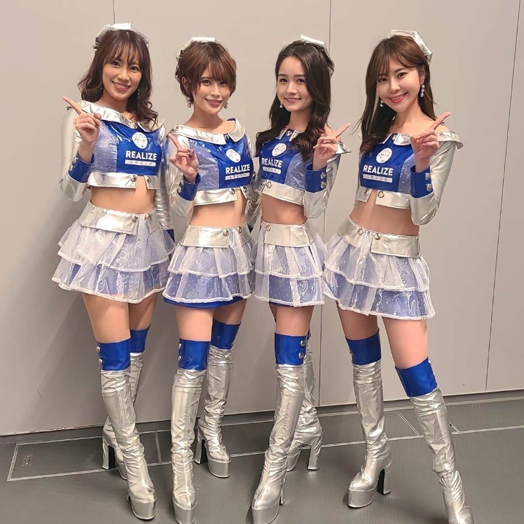 のインスタグラム：「. 今日もコスチューム大賞のWEB投票はリアライズガールズにお願いします💙 . 冬服は帽子が青からシルバー、ピアスの玉の数が1個から3個になったの気づいた🤔？笑 . #supergt#スーパーgt#コスチューム#コスチューム大賞#ギャルパラ#イベント#撮影会#撮影#日産#リアライズガールズ#gtr#日産ギャラリー#モータースポーツ#リアライズコーポレーション#kondoracing」