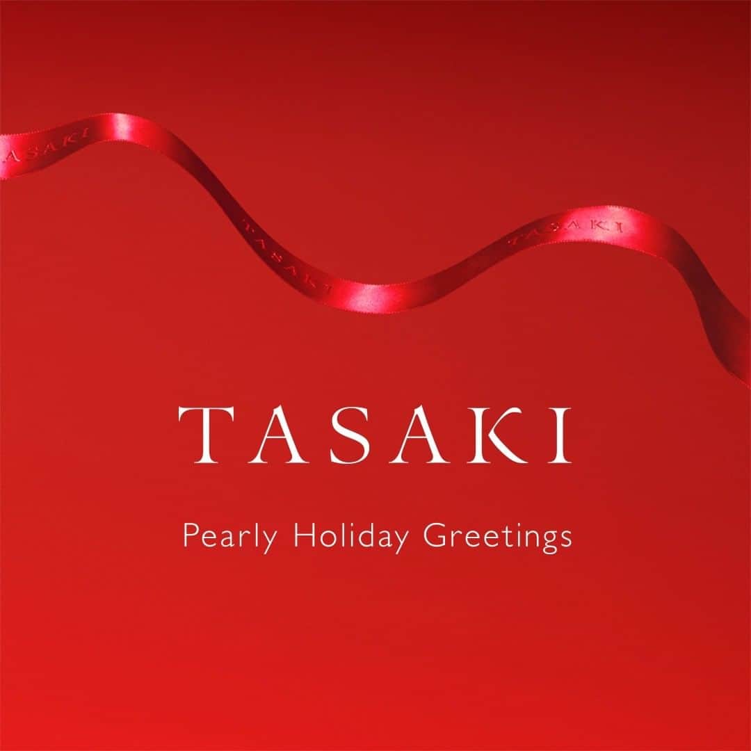 TASAKIさんのインスタグラム写真 - (TASAKIInstagram)「In celebration of the holiday season, selected TASAKI stores throughout Japan will be hosting the ‘TASAKI Pearly Holiday Greetings’ promotion until December 27th.  To mark the 10th anniversary of the ‘balance' series, TASAKI have created a special motif integrating the iconic series with a festive snow globe, expressing a joyful holiday message in true TASAKI style.  To top off the celebrations, TASAKI will be debuting a new extension of the ‘balance’ series— introducing ‘balance neo’ jewellery. #TASAKI #Holiday #Holidaygifts #christmas2020 #PearlyHolidayGreetings #TASAKIbalance #balanceneo #TASAKIpearl #pearl #pendant #ring」11月11日 11時05分 - tasaki_intl