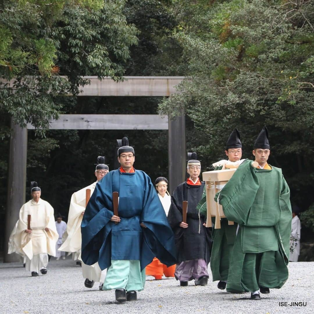 伊勢神宮さんのインスタグラム写真 - (伊勢神宮Instagram)「#伊勢神宮 #神宮 #神社 #心のふるさと #内宮 #立皇嗣の礼につき奉告祭 #奉幣 #参進 #臨時祭 #立皇嗣の礼 #勅使 #ISEJINGU #JINGU #SOUL_of_JAPAN #japan #jinja #shinto #naiku #ritual」11月11日 11時00分 - isejingu.official