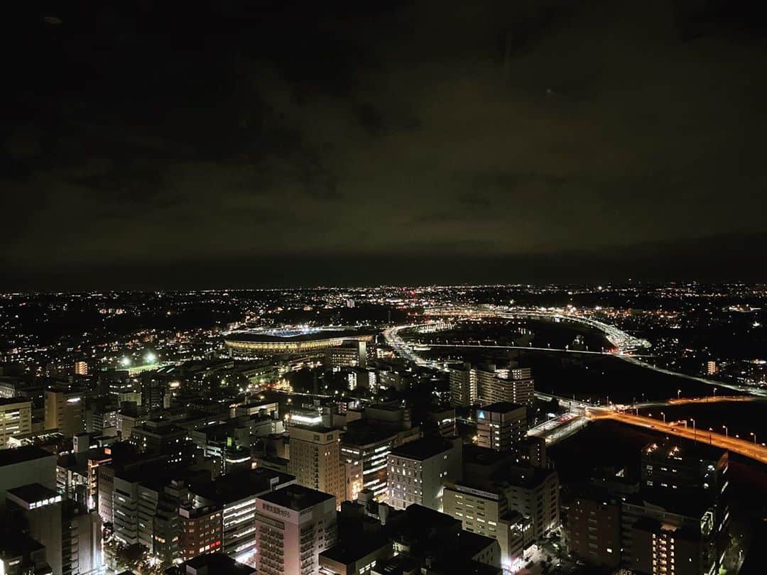 MIYABIのインスタグラム：「． *☼*―――――*☼*――――― ． キラキラしてる夜景が好き ． ． 綺麗 ． *☼*―――――*☼*――――― ． #birthday#lalah #アレンジ#可愛い#綺麗#お洒落#キャバ嬢#ホスト#六本木 #歌舞伎町 #lol#f4f#fashion#makeup#hair#dogstagram#サロンモデル#撮影#style#nail#model#party#美容 #ホステス#travel#art#like」