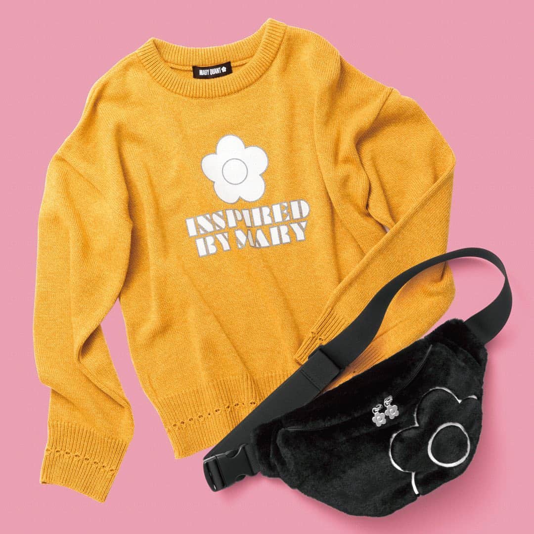 のインスタグラム：「#INSPIREDBYMARYプルオーバー #ファーデイジーラインボディバッグ - #MARYQUANT #2020WINTER #NEWITEMS #FASHION #PULLOVER #CROSSBODYBAG - #マリークヮント #プルオーバー #ニットプルオーバー #レトロ #ボディバッグ #ファーバッグ #カジュアル #カジュアルコーデ #カジュアルファッション #冬コーデ」