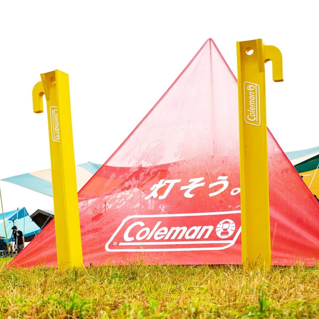 Coleman Japanのインスタグラム：「＼11月11日は「#ペグの日」です✌️／ ・ #ペグの日 を記念して、今ならTwitter限定で『オリジナル ペグTシャツ＆ペグステッカーセット』が当たる✨キャンペーンを開催中です。今すぐチェックしよう❗️ ・ ▶︎コールマン公式Twitter https://twitter.com/Coleman_Japan ・ キャンペーン開催期間： 2020/11/11〜11/12 ・ ━━━━━━━━━━━━━━━ #私のコールマン を付けて投稿して頂いた中から素敵なお写真は、コールマン公式SNSでご紹介させて頂きます♪ ━━━━━━━━━━━━━━━ ・ ・ ・ #灯そうColeman #灯そうコールマン #灯そう #Coleman #コールマン #Tent #テント #タープ #ペグ #Camp #キャンプ #Outdoor #アウトドア #勝手に記念日 #11月11日 #幸せの黄色いペグ」