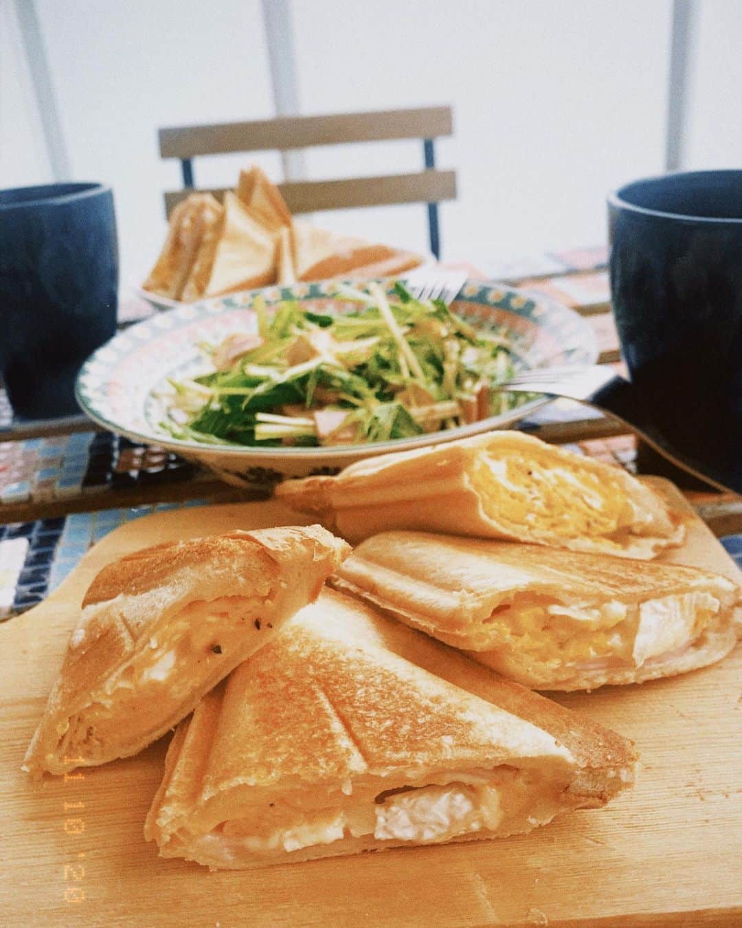 藤原万由子のインスタグラム：「🥪🧀☀️ . .」