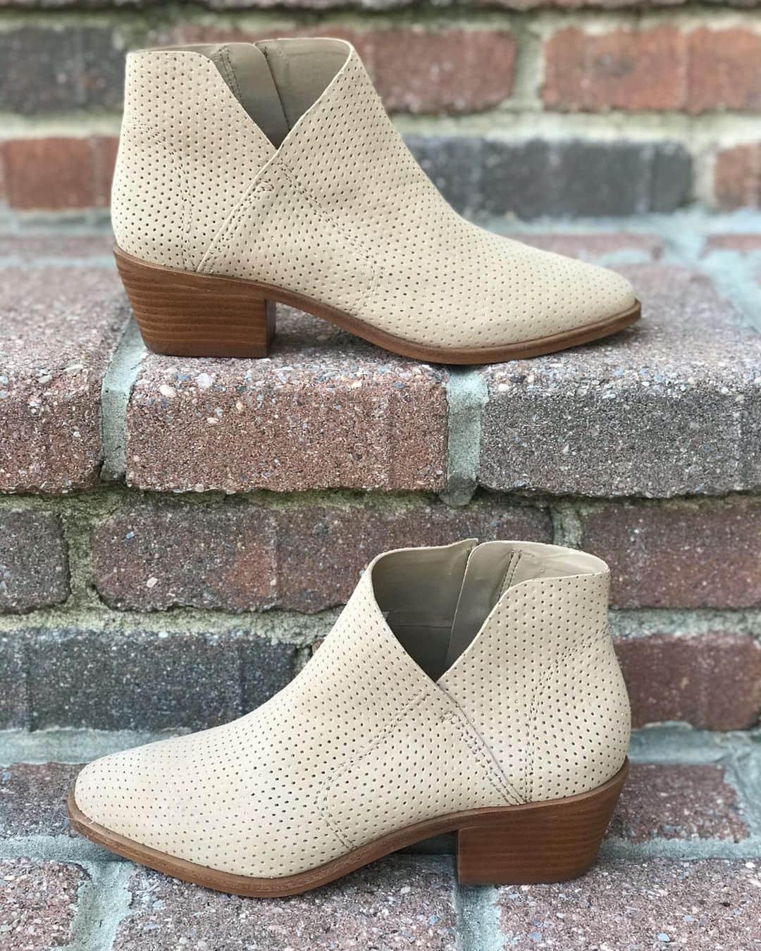 のインスタグラム：「Your Fall wardrobe staple is available now at @nordstrom. #vincecamuto #fall2020」