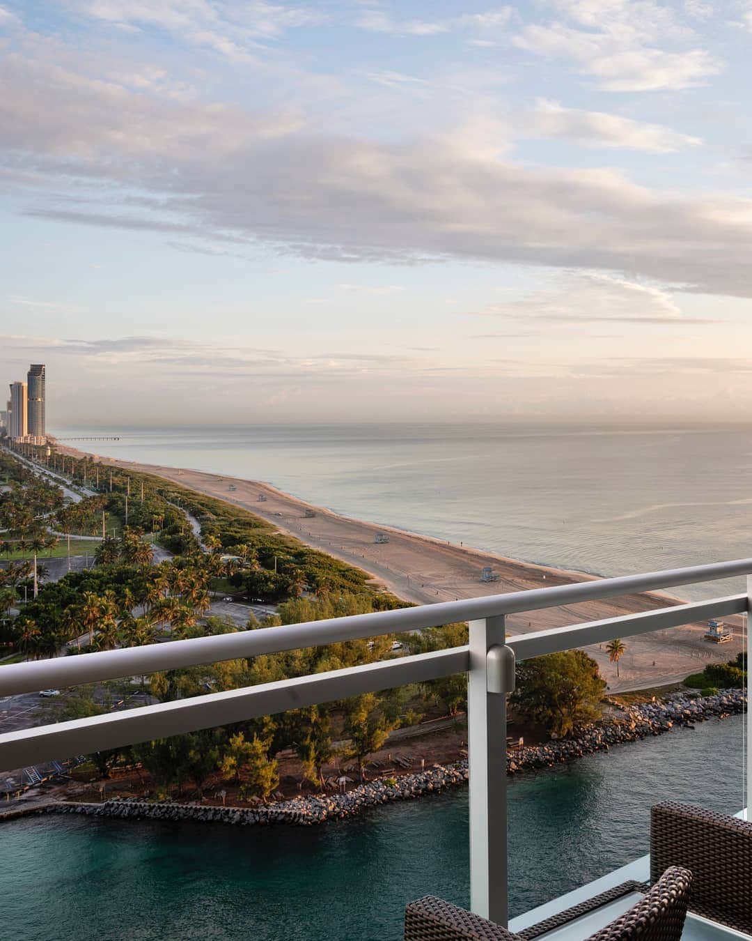 リッツ・カールトンのインスタグラム：「When ocean views stay at the center of attention, #RCMemories are never far away. #BalHarbour」