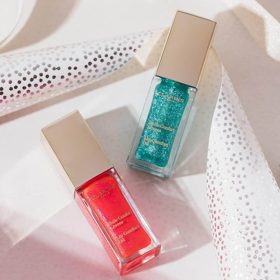 Clarins Canadaさんのインスタグラム写真 - (Clarins CanadaInstagram)「Oh la la, but what do we see here? Two new limited edition sparkling shades of our Lip Comfort Oils. The "12 candy glam" shade is irresistibly delicious, the second, the "13 mint glam" shade is fresh and minty. So which side are you on, #teamdelish or #teamfresh?💕⁣ __________⁣ Oh la la, mais que voyons-nous là ? Deux nouvelles teintes pailletées d'Huiles Confort Lèvres en édition limitée. La teinte rosée « 12 candy glam » est gourmande à souhait et la teinte « 13 mint glam » est fraîche et mentholée. Quel sera votre camp : #teamgourmande ou #teamfraîcheur ?💕⁣ .⁣ .⁣ .⁣ #Clarins #ItsAllAboutYou #ClarinsMakeUp #LipComfortOil」11月11日 11時35分 - clarinscanada