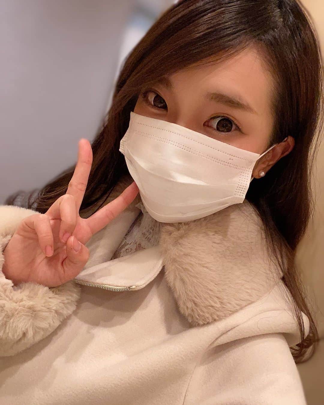 武田美憂のインスタグラム：「. 前髪分けてみたけど みんなどっちがすき？ . #ジンギスカン食べて #お寿司食べて #無限列車編観た #下野紘沼から抜け出せない #自撮り #selca #selfie #レースクイーン」