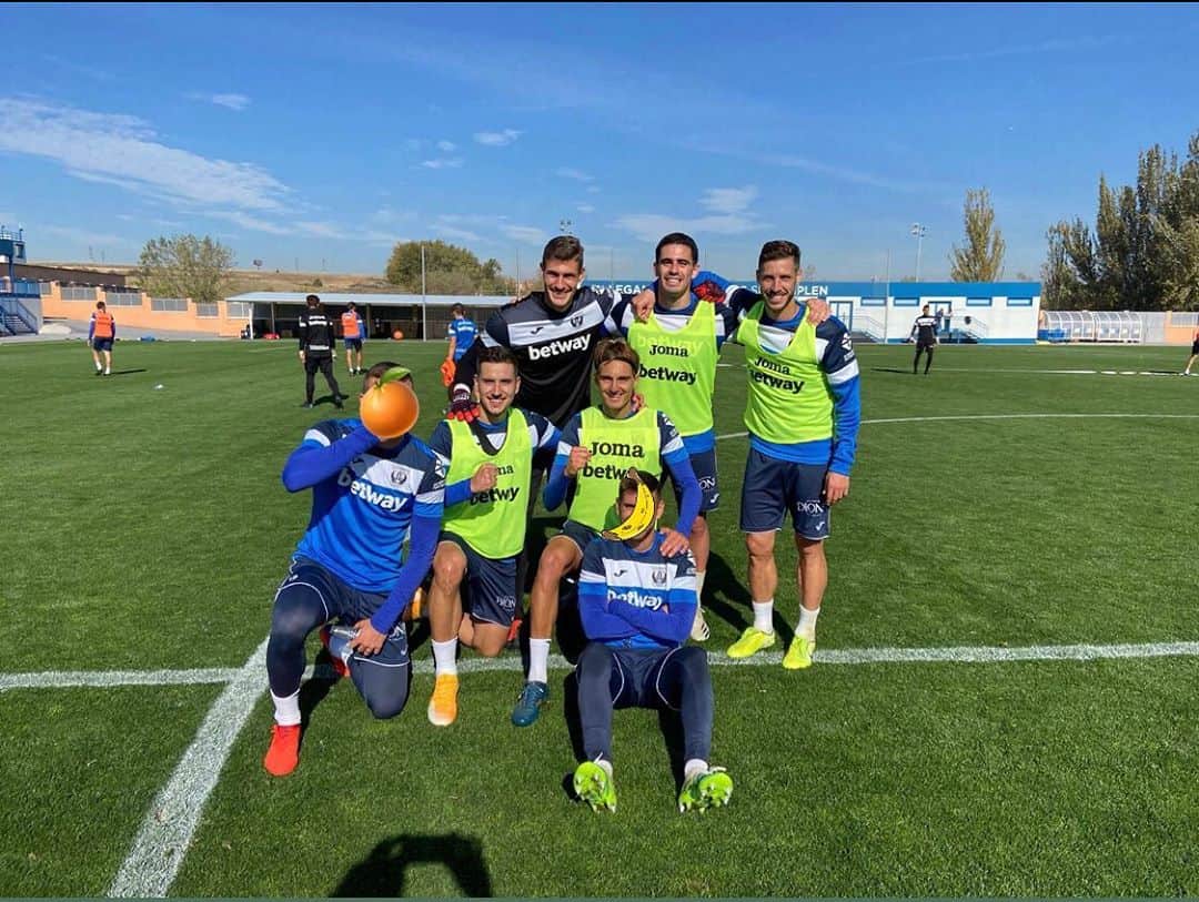 ルベン・ペレスのインスタグラム：「🥇 Mi equipo !」