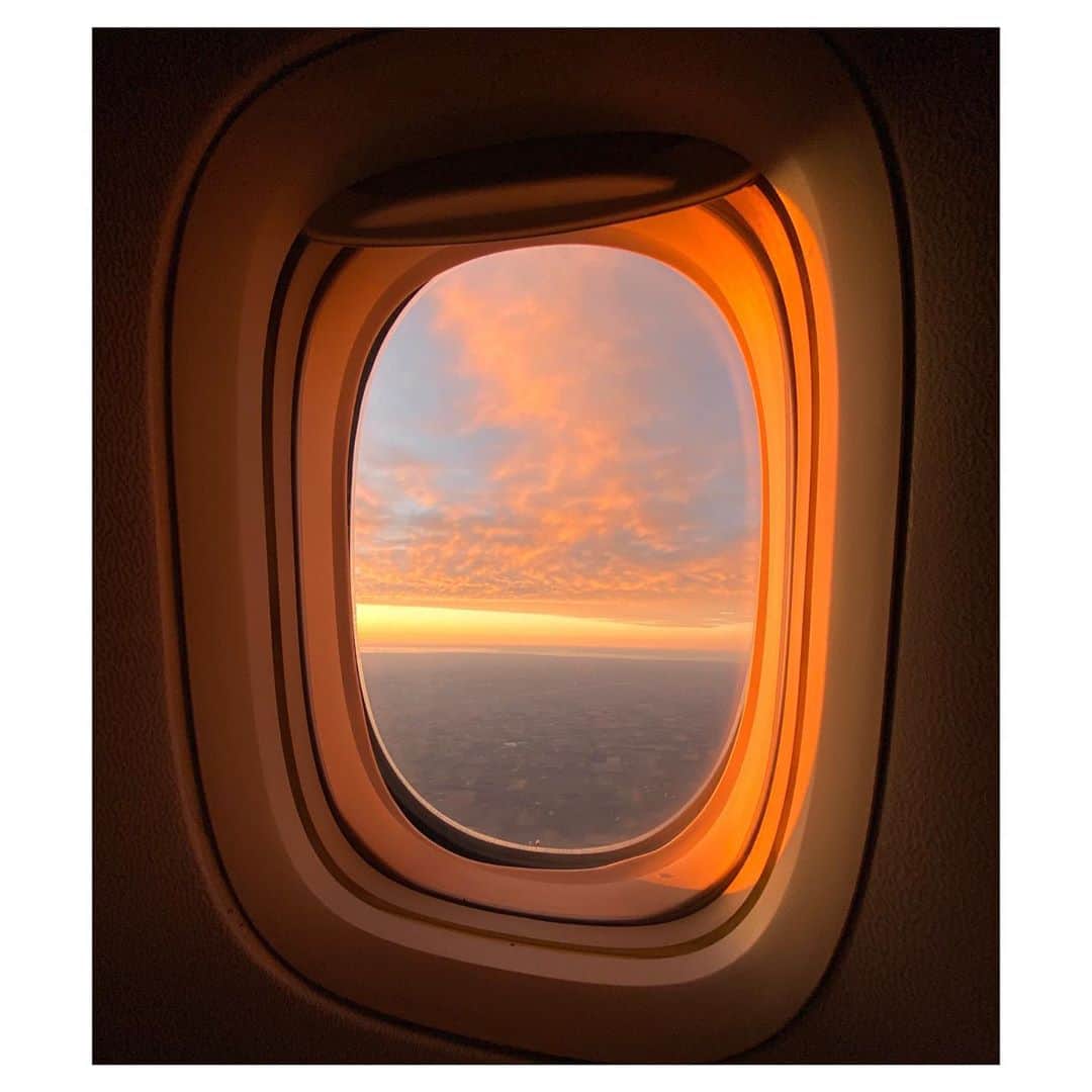 シャンテル・ヴァンサンテンのインスタグラム：「“...Light will continue to find you. The ground is steady beneath your feet. Far beyond your worries, you are stronger than you think.” @morganharpernichols #TodaysReminder」