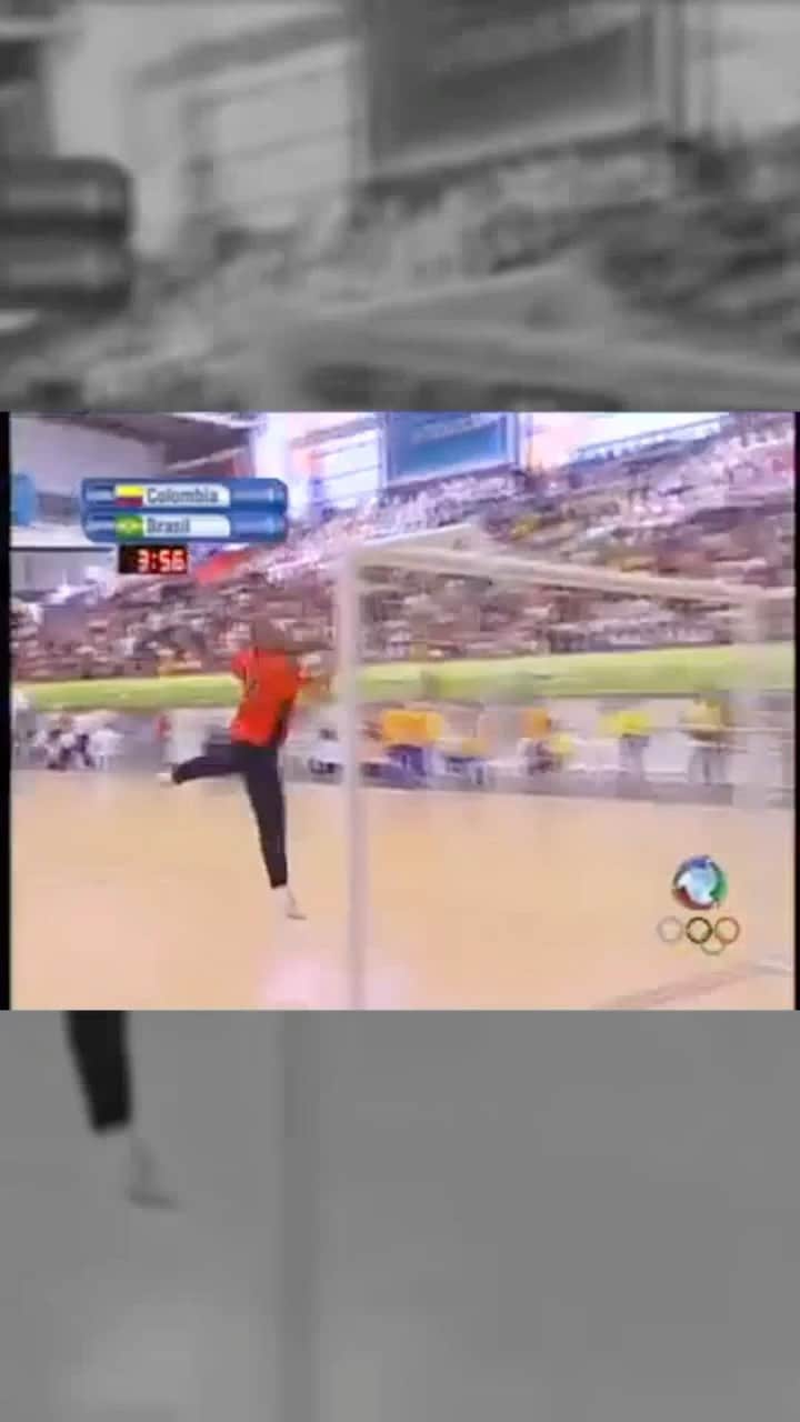 アレッサンドロ・ローザ・ヴィエイラのインスタグラム：「Gol 🥅🇧🇷😊 -   Sorte? 🤷🏻‍♂️」