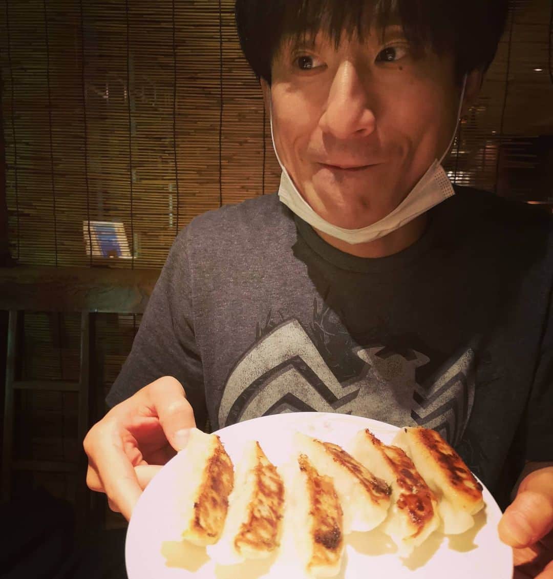 のインスタグラム：「今日も終わった。 ありがとうの日々よ。  #いつかの餃子  #ありがとう餃子いました  #餃子部」