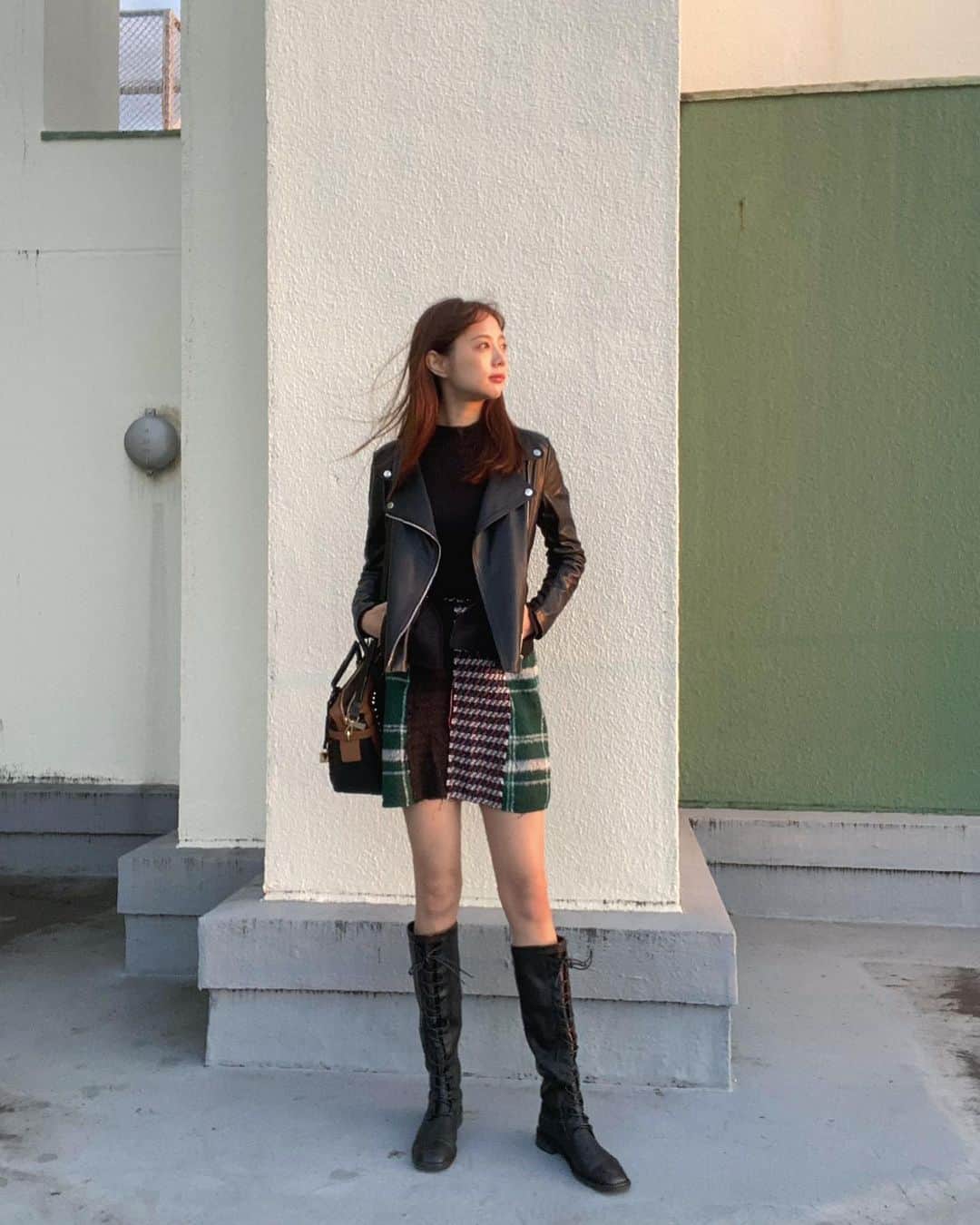 のインスタグラム：「今日は夕日が綺麗だったね🌇  私服では初めてロングブーツ履いたかも👢 なんか新鮮〜☺️ @iradowl_official で見つけたよすごい履きやすい👀✨  #ootd #fashion #iradowl #ファッション #韓国ファッション #katespade #outfitoftheday #furfur #私服 #秋コーデ #秋冬コーデ #冬コーデ」