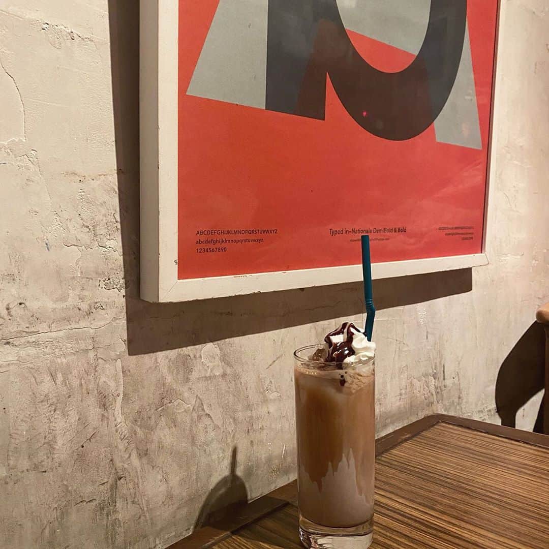 小森虹那さんのインスタグラム写真 - (小森虹那Instagram)「. 名前忘れちゃったけど チョコレートコーヒーみたいな。 甘すぎずコーヒーも感じられて 美味しかった☕️♡  #チョコレート #コーヒー #☕️  #東京カフェ #カフェスタグラム」11月11日 21時46分 - kmr__27