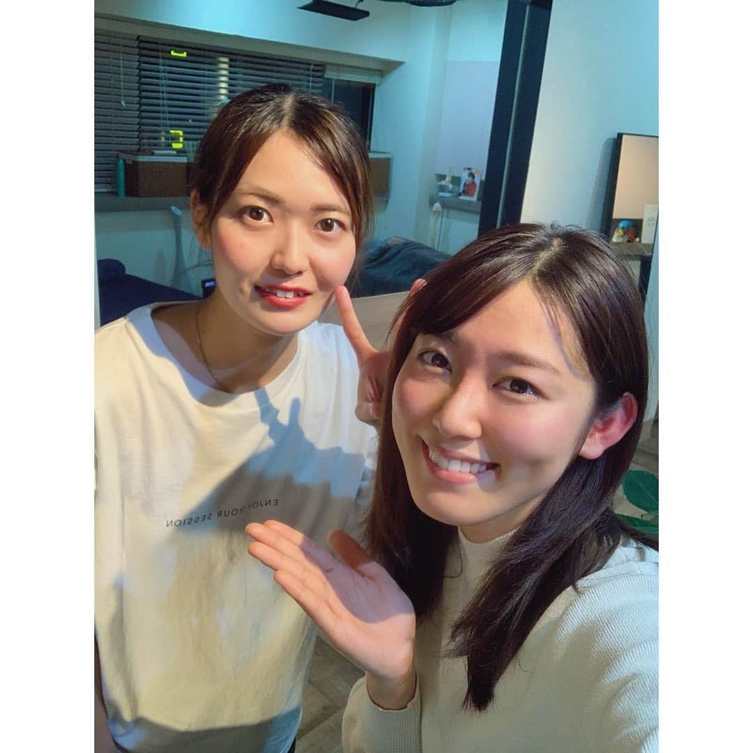 永瀬真悠さんのインスタグラム写真 - (永瀬真悠Instagram)「隣にいらっしゃるのは、﻿ 整体師・美容矯正士の磯田侑希 @kiki_gram19 さん。﻿ ﻿ 私が大学生の時から、全身矯正でお世話になっている﻿ ゴッドハンドの持ち主です👸🏻🤲🏻﻿ ﻿ なんと磯田さんがこの度独立をし、﻿ 広尾に整体サロン @accurate_body をオープンされました💐✨﻿ ﻿ ﻿ ピアノの本番前、撮影前には必ず駆け込んで﻿ 顔から身体くまなく施術して頂いています。﻿ ﻿ パワフルなオールハンド施術で、﻿ いつも私はヒーヒー言いながら受けているのですが…笑﻿ ﻿ 終わるころには歪み＋頭の張りも改善されて﻿ かなりスッッキリします🥰﻿ ﻿ 身体でお悩みの方は是非に、です！！﻿ ﻿ (こちらはヒーヒー後の写真…！😂)  #accuratebody﻿ #整体﻿ #広尾」11月11日 22時01分 - _mayunagase_