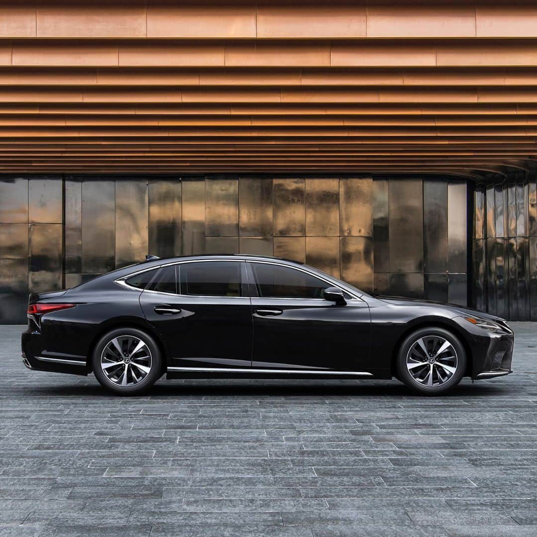 Lexus USAさんのインスタグラム写真 - (Lexus USAInstagram)「One unrivaled flagship sedan. Numerous enhancements from a new touchscreen to a more refined ride. Visit the link in our bio to explore the 2021 Lexus LS. #LexusLS」11月11日 22時01分 - lexususa