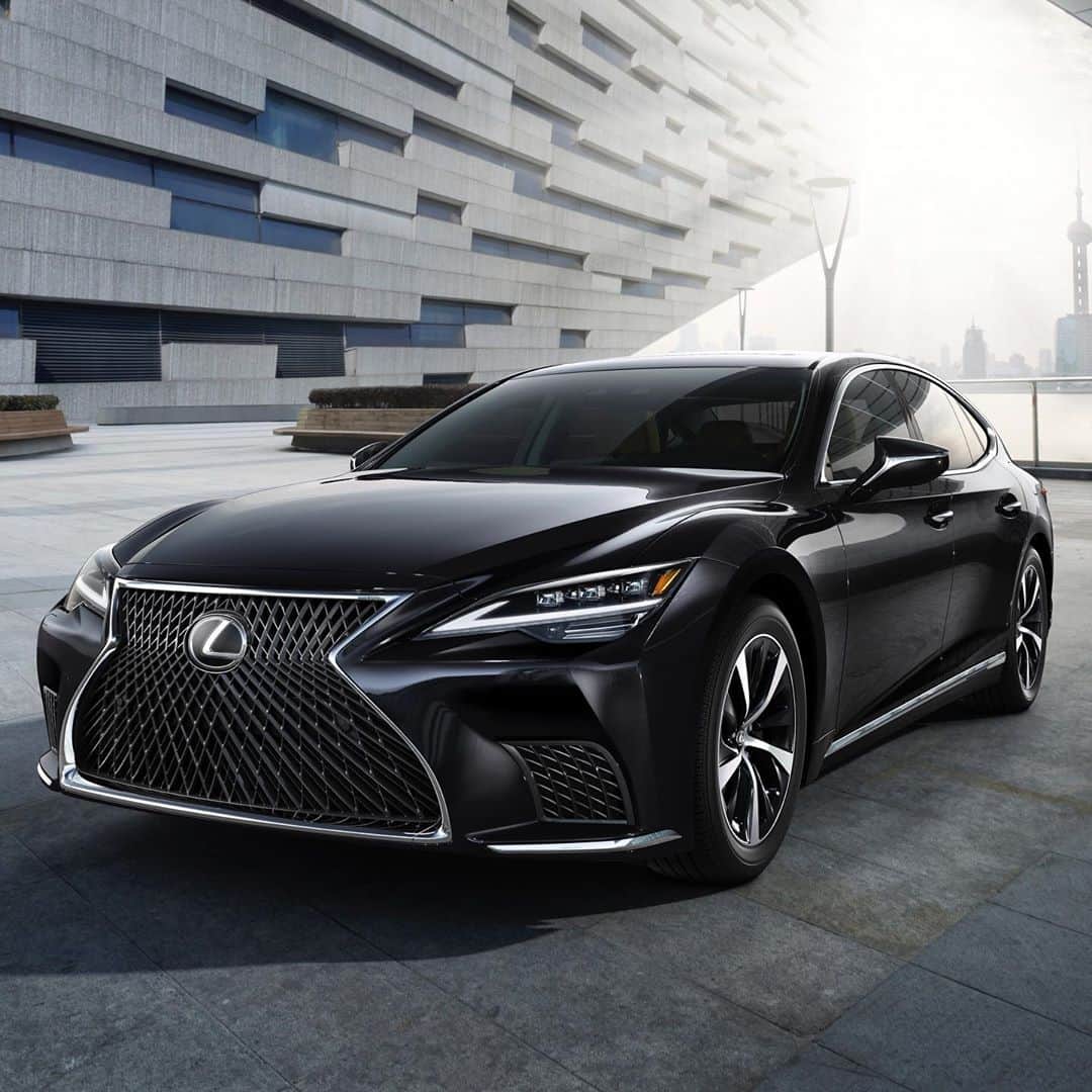 Lexus USAのインスタグラム：「One unrivaled flagship sedan. Numerous enhancements from a new touchscreen to a more refined ride. Visit the link in our bio to explore the 2021 Lexus LS. #LexusLS」