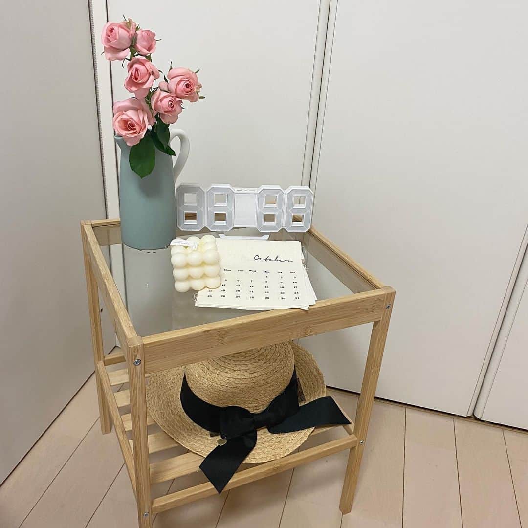 平松可奈子さんのインスタグラム写真 - (平松可奈子Instagram)「お花屋さんで買った fairy taleっていう名前の薔薇🌹 薔薇ってとてもgirlyで ときめきます、、 ✩  IKEAの家具に 韓国インテリアを集めたよ♡  #rose #myroom #fairytale #myroom #韓国インテリア #ikea」11月11日 21時54分 - 11kanaco14