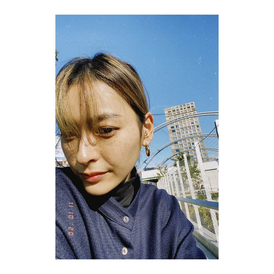 松本瞳のインスタグラム：「. 新しいピアスとmiyashita parkと。 最近は毎日これ付けてる☺️ #carpediemjw」
