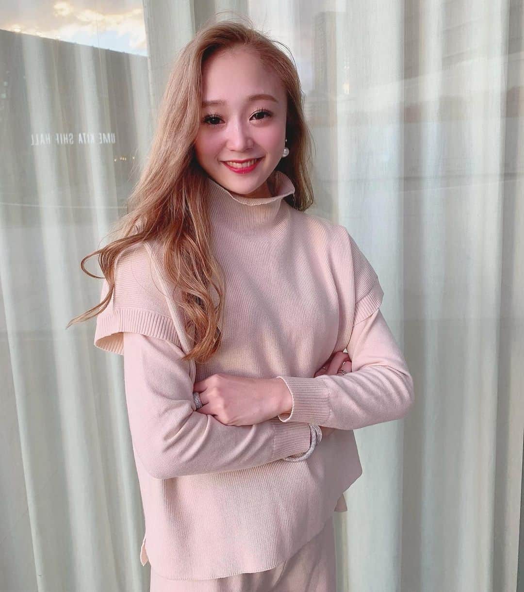 のインスタグラム：「今年の冬はベージュがかわいい。❄️♡  @classecaren  の3点ニットセットアップ🤍  冬服も楽しみましょうっ❄️🤍🤍」