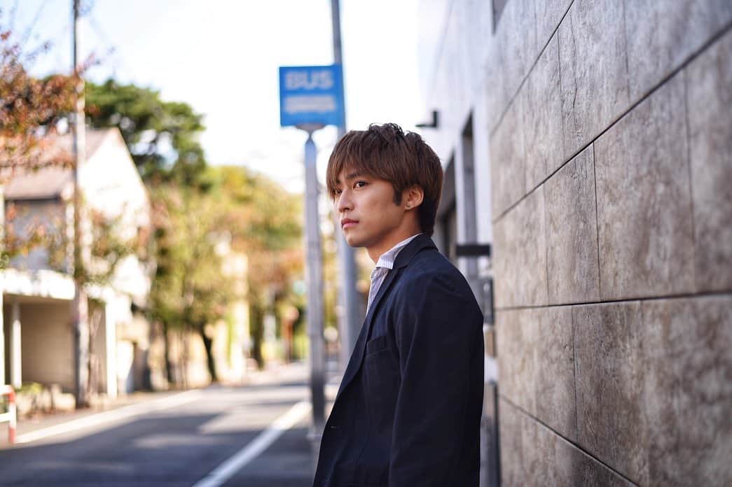 品川翔のインスタグラム：「無造作で新しい自分。  新しい発見があった。  メガネもジャケット姿も  カメラマン、スタイリスト  @kotaroymt   ヘアメイク  @gongonchan816  #instagood#actor#俳優#hair#style#l4l#f4f #followme #fashion #model #ootd #instafashion #workout#cinema#cinematic」