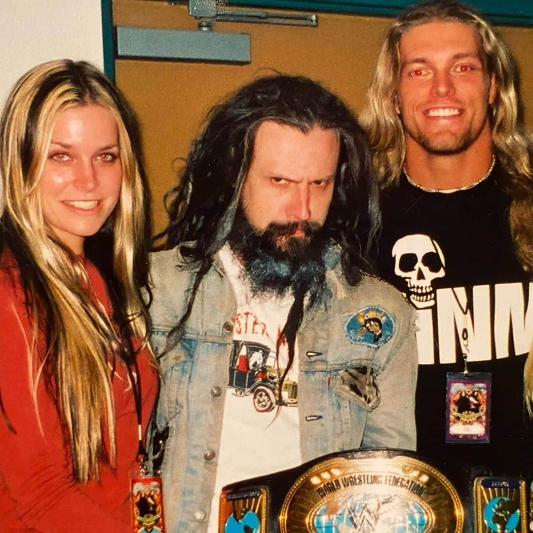 ロブ・ゾンビさんのインスタグラム写真 - (ロブ・ゾンビInstagram)「2001. Backstage after a Zombie gig with @sherimoonzombieofficial and our buddy @edgeratedr . He is a good dude. 😂 Funny story. One night in LA after watching him wrestle we all went out for a late dinner at Jerry’s Deli. Edge ordered a plate of 12 scrambled egg whites to eat while waiting for his actual meal to arrive. 🍳 I guess kicking ass in the squared circle makes you hungry. #robzombie #sherimoonzombie #edgeadamcopeland #wwe #jerrysdeli #feedme」11月11日 21時56分 - robzombieofficial