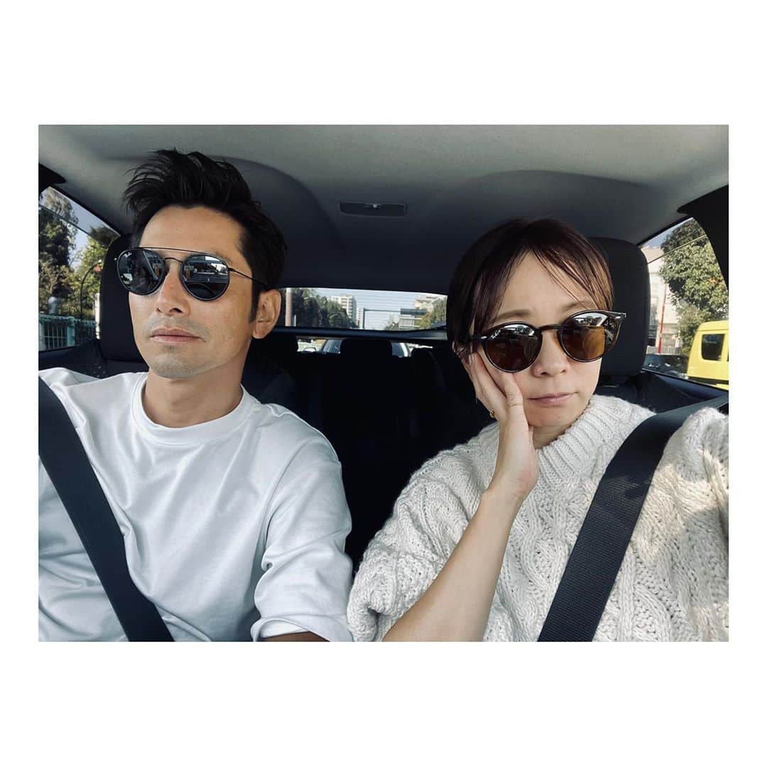 肥野竜也のインスタグラム：「【ルックスオティカ】﻿ ﻿ ﻿ ルックスオティカ ジャパンの合同展示会にお邪魔しました〜﻿ ﻿ @rayban @oakleyjapan などなど日常からスポーツまで愛用しているブランドが沢山✨﻿ ﻿ 夫婦で @rayban を着用して会場に向かう🚙💨（１枚目）﻿ ゴルフと日常の兼用で使いたいモデルを発見!! @oakleyjapan 🏌️✨（２枚目）﻿ ﻿ これからも注目アイテムが満載でした〜🤩👍﻿ ﻿ ﻿ #肥野LIFE﻿ #ルックスオティカ﻿ #メガネ﻿ #サングラス﻿ #rayban﻿ #レイバン﻿ #oakley﻿ #オークリー﻿」