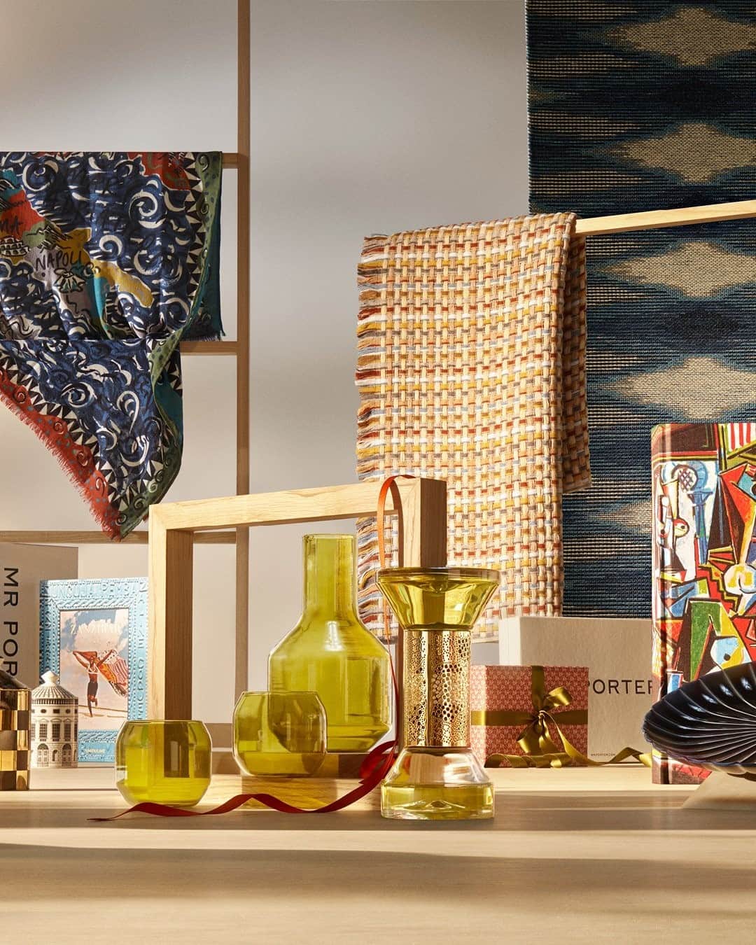 MR PORTERのインスタグラム：「His home is his castle – and by that we mean palatial. Not to suggest anything fusty or chintzy, rather artfully decorated shelves, colour-coordinated cushions and coffee-table books arranged just so. You half expect to see his interior on the cover of the magazines neatly stacked on the sideboard. (No wait, it is.) A man of such refined tastes can be tricky to buy for, but our range of homeware gifts is as close to failsafe as you can get. Head to the link in bio to browse this year's selection. After all, who doesn't want another fancy scented candle? #HolidaysWithMRPORTER」