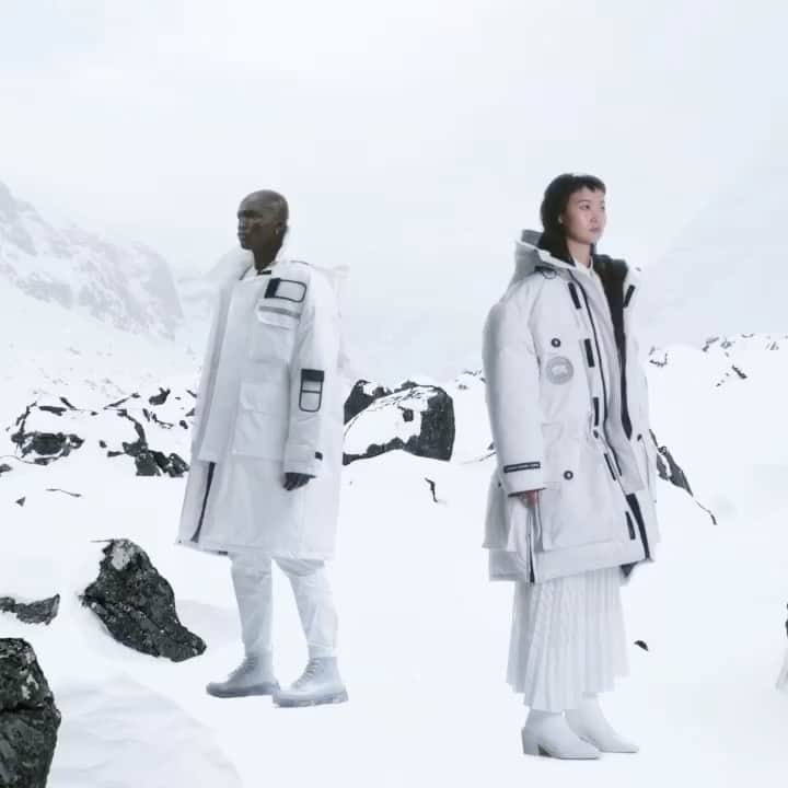 レクレルールのインスタグラム：「CANADA GOOSE X JUUN.J ❄️ Canada Goose and juun.j synthesize a collection that reimagines fashion-forward aesthetic and function-first design. Fusing technical DNA with unexpected proportions and graphic silhouettes, these unique pieces meld tradition and innovation to transcend the expected.  Available online and for pick up in-store. Book your personal shopping experience now 🤝 [link in bio]  #Leclaireur #LeclaireurBoissy #conceptstore #outwear #parka #canadagoosexjuunj」