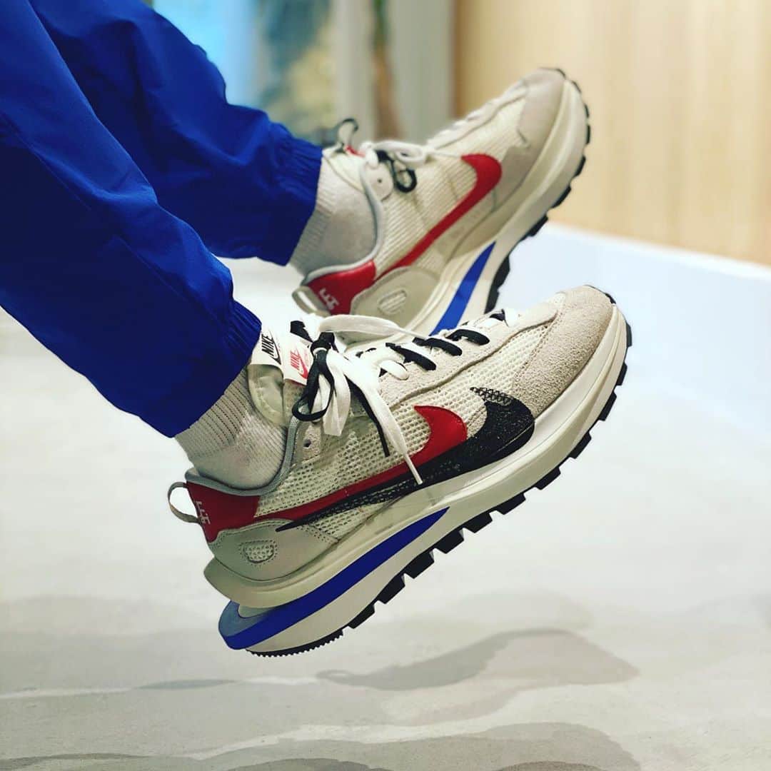 のインスタグラム：「My New Kicks !! 身長180cmになった！ #nikesacaiwaffle #nike #kicks #sneakerhead #kickstagram #flykicks #stayfresh」