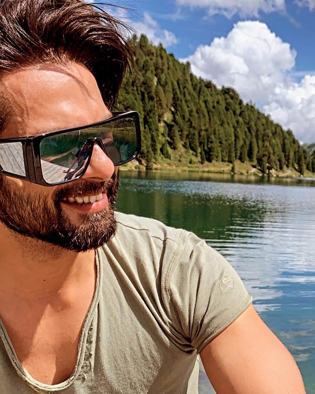シャーヒド・カプールのインスタグラム：「Nature ..... 😃」