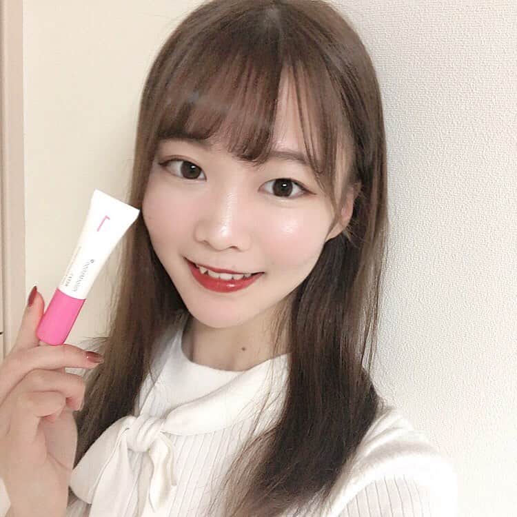 齋藤佳穂のインスタグラム：「・  4ウィークプログラム🌈 1週間ごとに変わる髪の状態に合わせた自宅集中ケア💞  今週は1番🌸 発色をキープしてくれる！  @wellapro_japan @nyny_official_account  #カラーモーション#4ウィークプログラム#さあサロンに行こう#イルミナカラー#イルミナ#ウエラプロフェッショナル#nyny#さあnynyに行こう #ミスキャン #ミスコン」