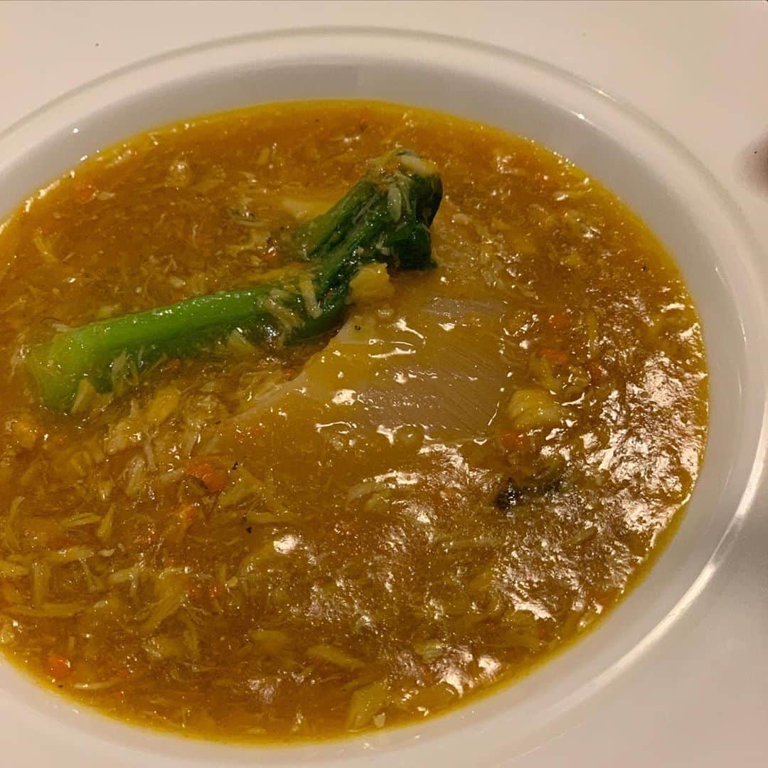 岸本加世子のインスタグラム：「四川飯店。フカヒレの姿煮も麻婆豆腐も最高でした。 陳建一さんにお会いしました。」