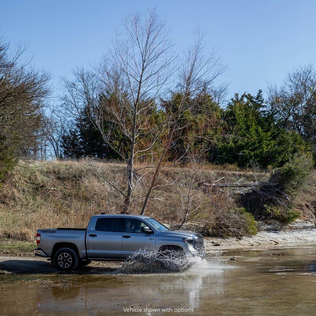 toyotausaさんのインスタグラム写真 - (toyotausaInstagram)「If you can't join 'em, beat 'em! #Tundra #LetsGoPlaces」11月11日 22時24分 - toyotausa