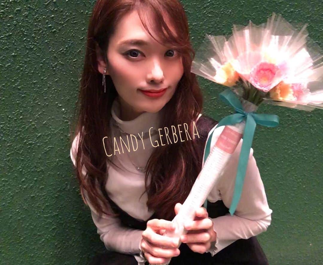 のインスタグラム：「発表👏💕 「Candy Gerbera 〜 お花もソーシャルディスタンス♡ 〜」 Produced by  #ガーベラ女神大使 Mion Tenrei☺︎ . #天玲美音プロデュース #キャンディガーベラ #flower #CandyGerbera  #花MION #花 #お花をあなたに #天玲美音 #ガーベラ #静岡県 #gerbera #花のある暮らし #花を贈ろう」