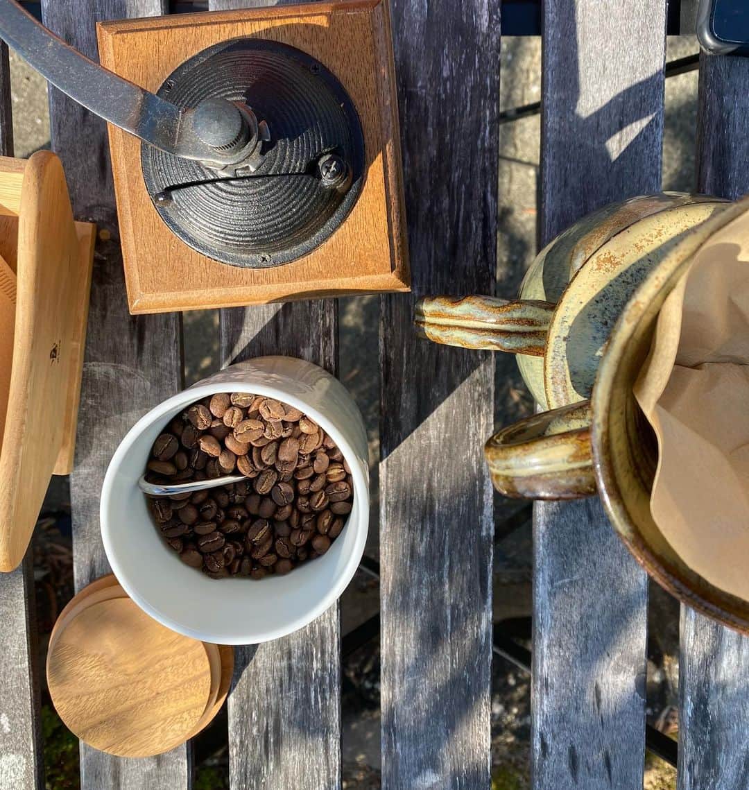 本郷多香子さんのインスタグラム写真 - (本郷多香子Instagram)「実家の外で焚くコーヒーが なんとも言えない☕️  #おうちcafe」11月11日 22時30分 - tkk0101