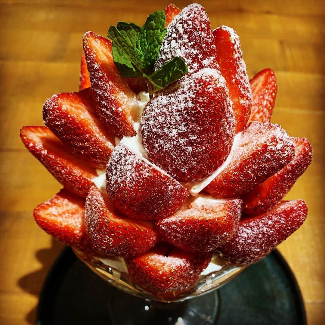 浅田信一のインスタグラム：「先日のこちら🍓  女子か😂」