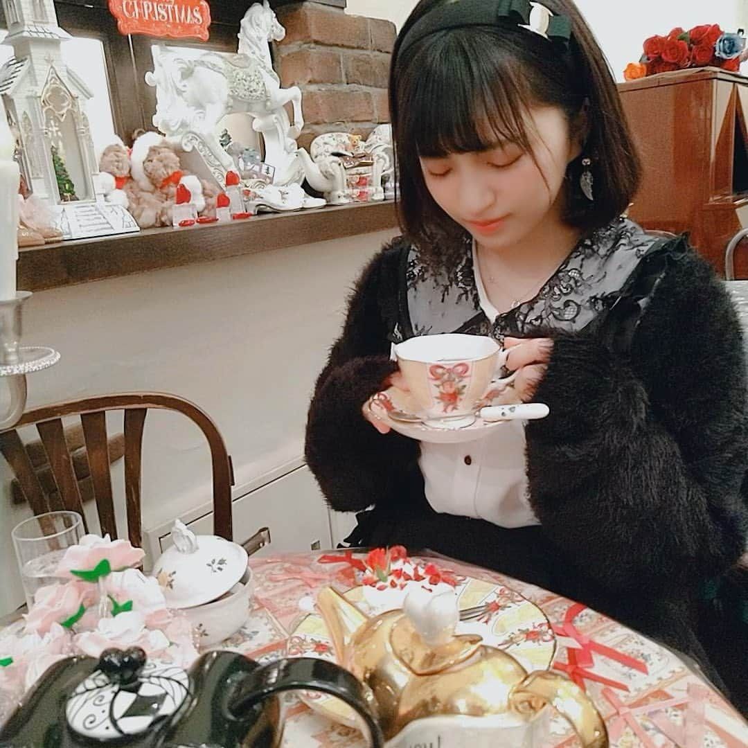 根尾あかりのインスタグラム：「すてきなすてきなカフェに行ってきました😌☕💕 いつかこんなお店を開いてみたいな、なんて思ったり💭✨  #cafe #カフェ #アコリット #目白カフェ  #アンティークカフェ」