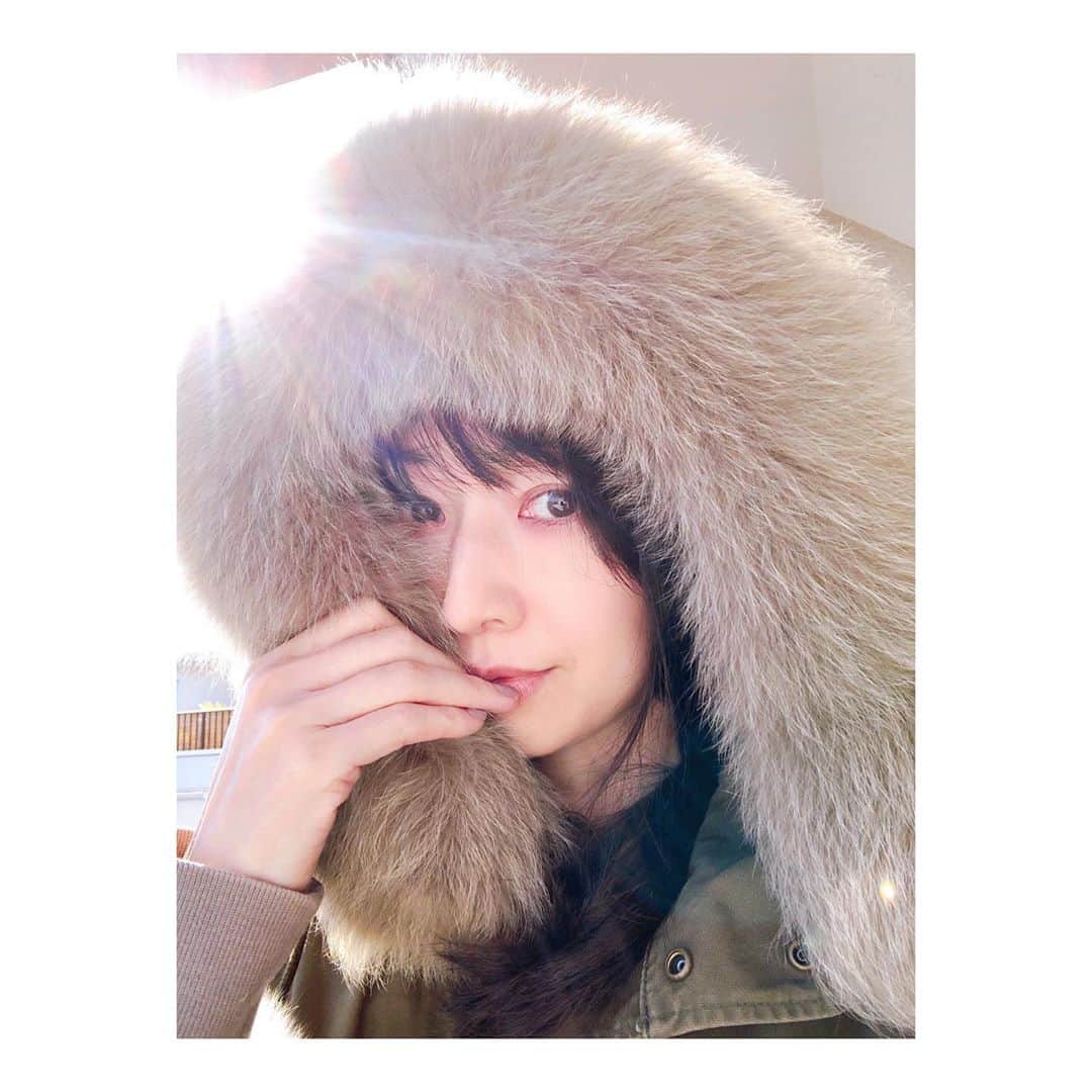 のインスタグラム：「今日はこのコートを着て外へ  あれ？厚着？まだ早い？と思い、いったん部屋へ戻ってファー部分を外すか5秒考え面倒くさいのでこのまま外出  #hello #model #actress #여배우 #모델 #modella #attrice #元宝塚 #宝塚og #tokyo #japan」